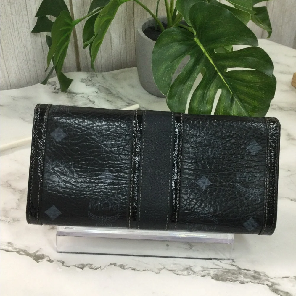 GUC MCM Black Women's Leather Wallet Clutch - Designer Plate Accent